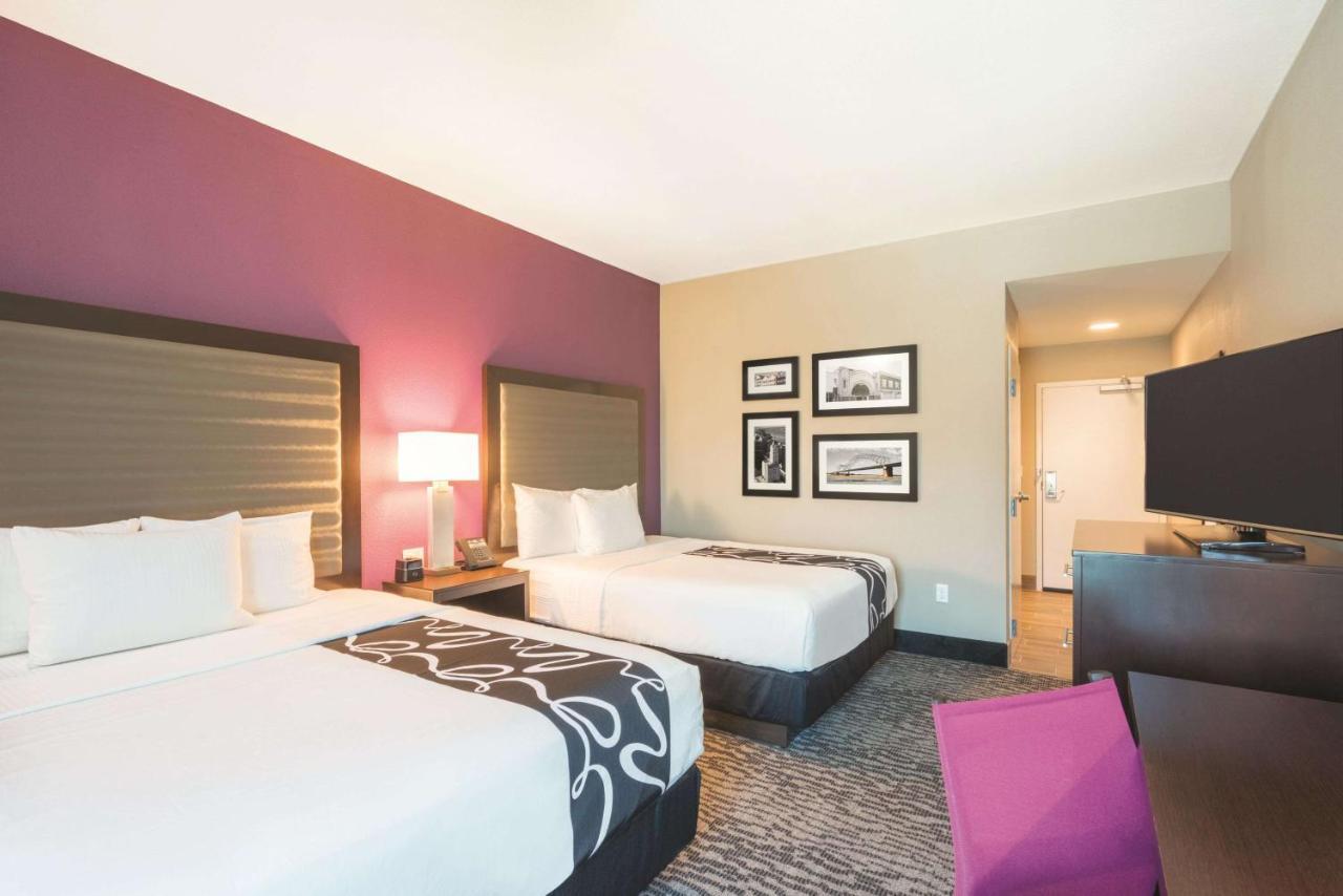 Отель La Quinta By Wyndham Memphis Downtown Экстерьер фото