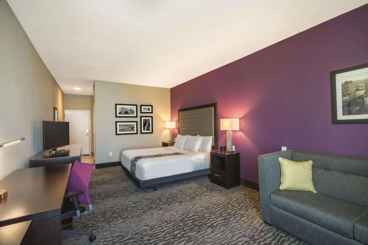 Отель La Quinta By Wyndham Memphis Downtown Экстерьер фото