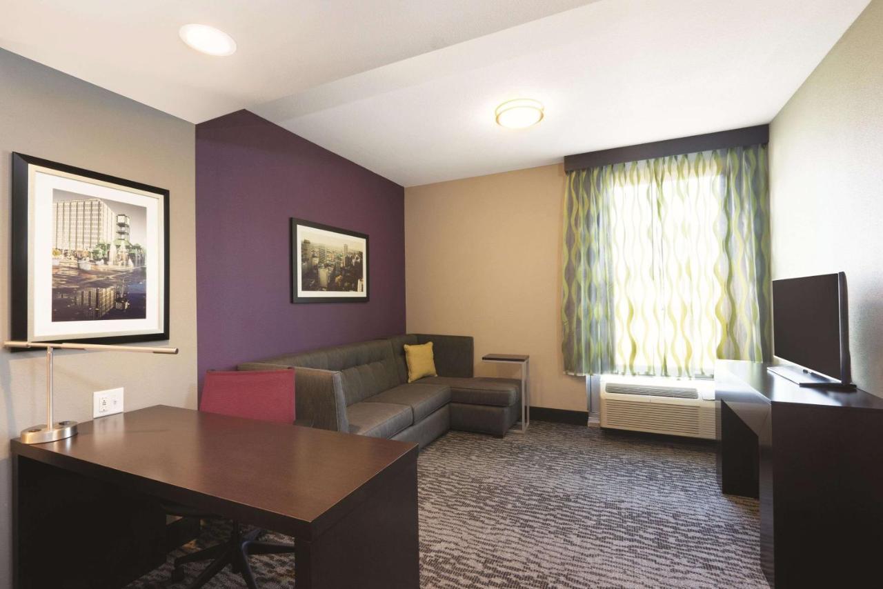Отель La Quinta By Wyndham Memphis Downtown Экстерьер фото