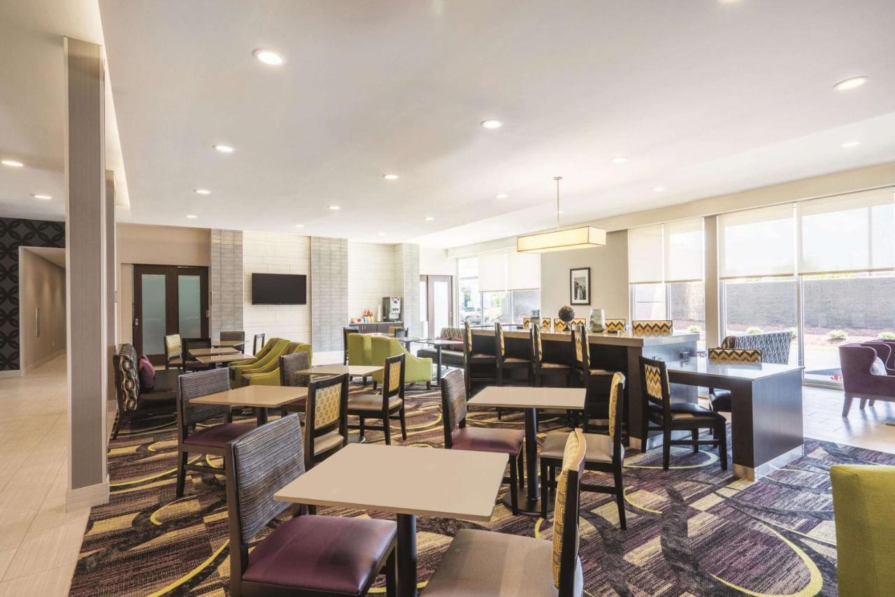 Отель La Quinta By Wyndham Memphis Downtown Экстерьер фото